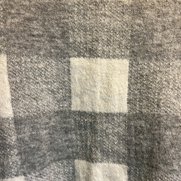 Old Navy Gray and White Buffalo Check sweater, size Medium - Picture 2 of 6